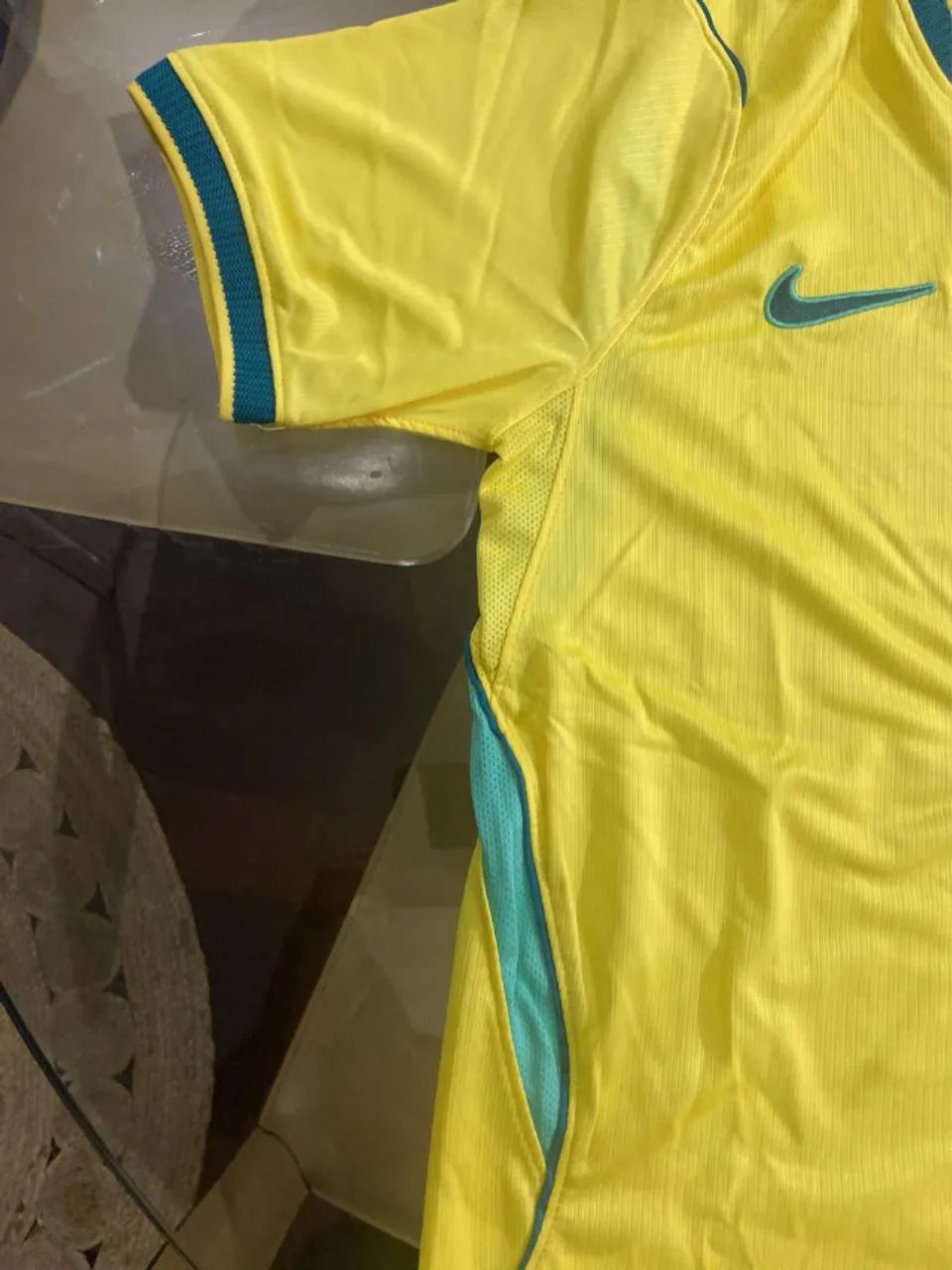 camisa brasil nike amarela tamanho m - Foto 4
