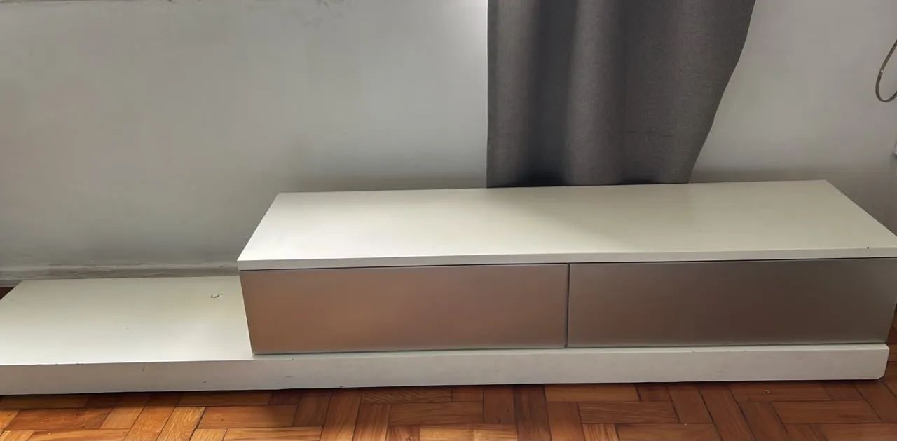 Rack laqueado (piso e aéreo)