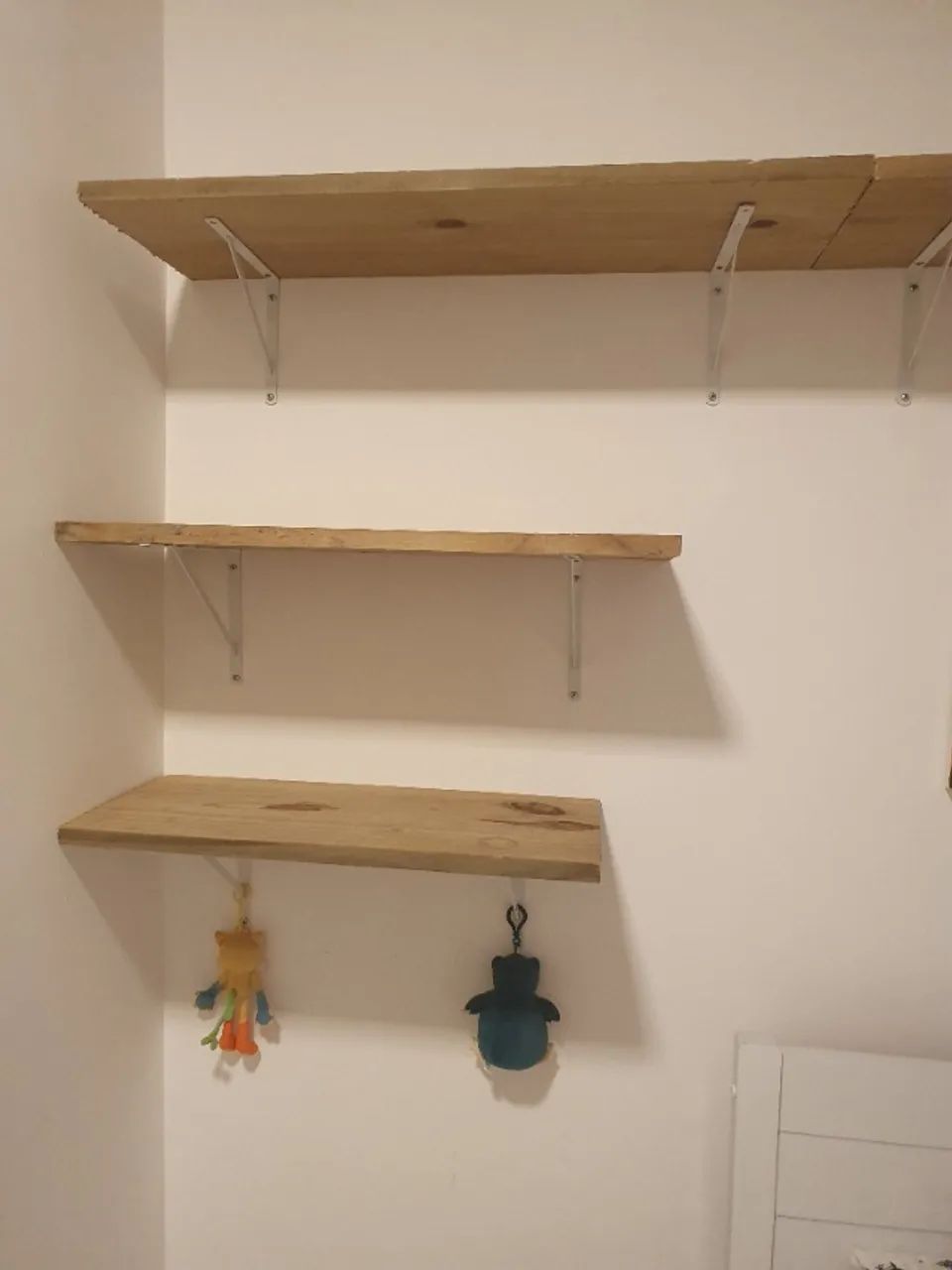 Kit 4 prateleiras de madeira + mão francesas - Foto 2
