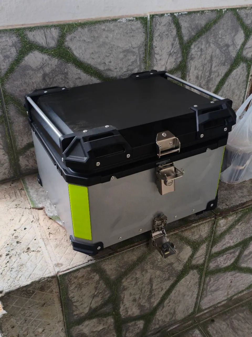 Bauleto 55L alumínio novíssimo 
