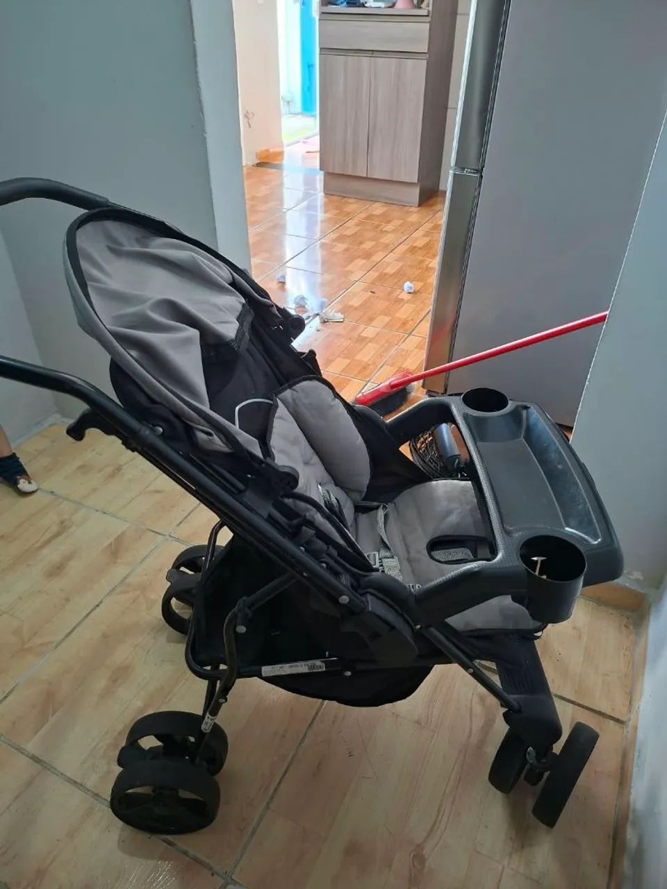 Carrinho de bebê semi novo - Foto 4