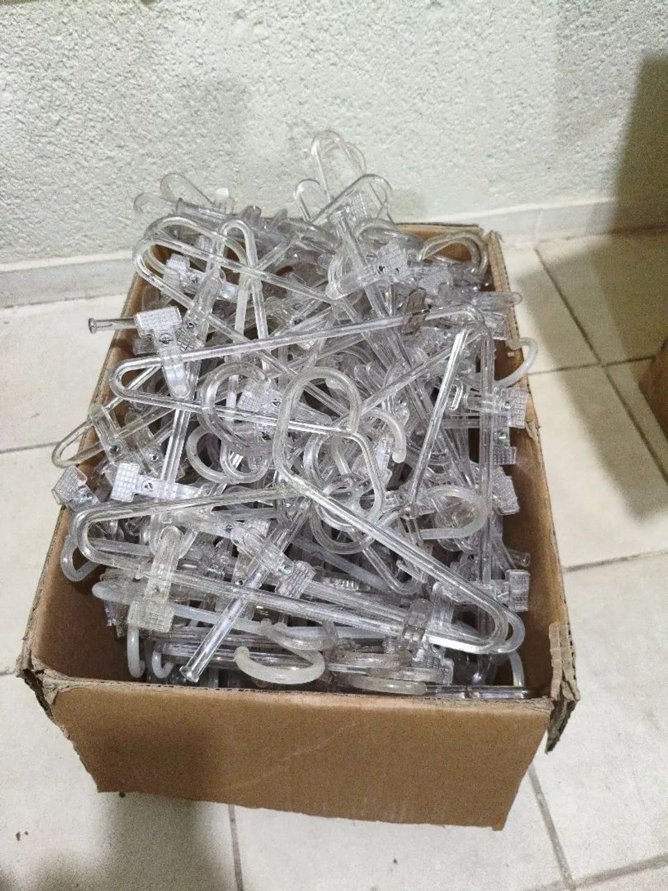 Cabides com oresilhas  ( 110 Unidades)