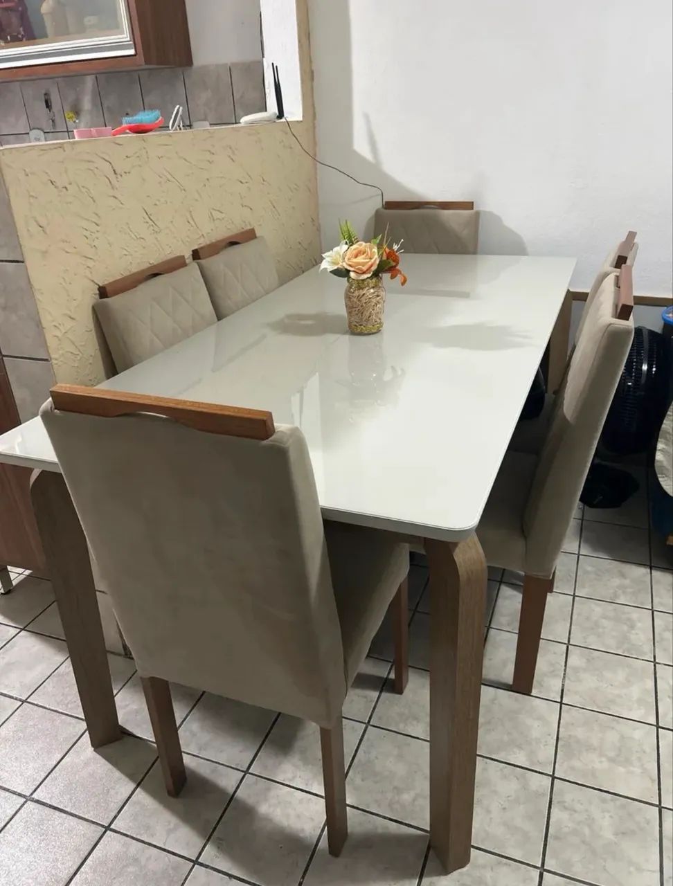 Mesa de jantar com 6 cadeiras 