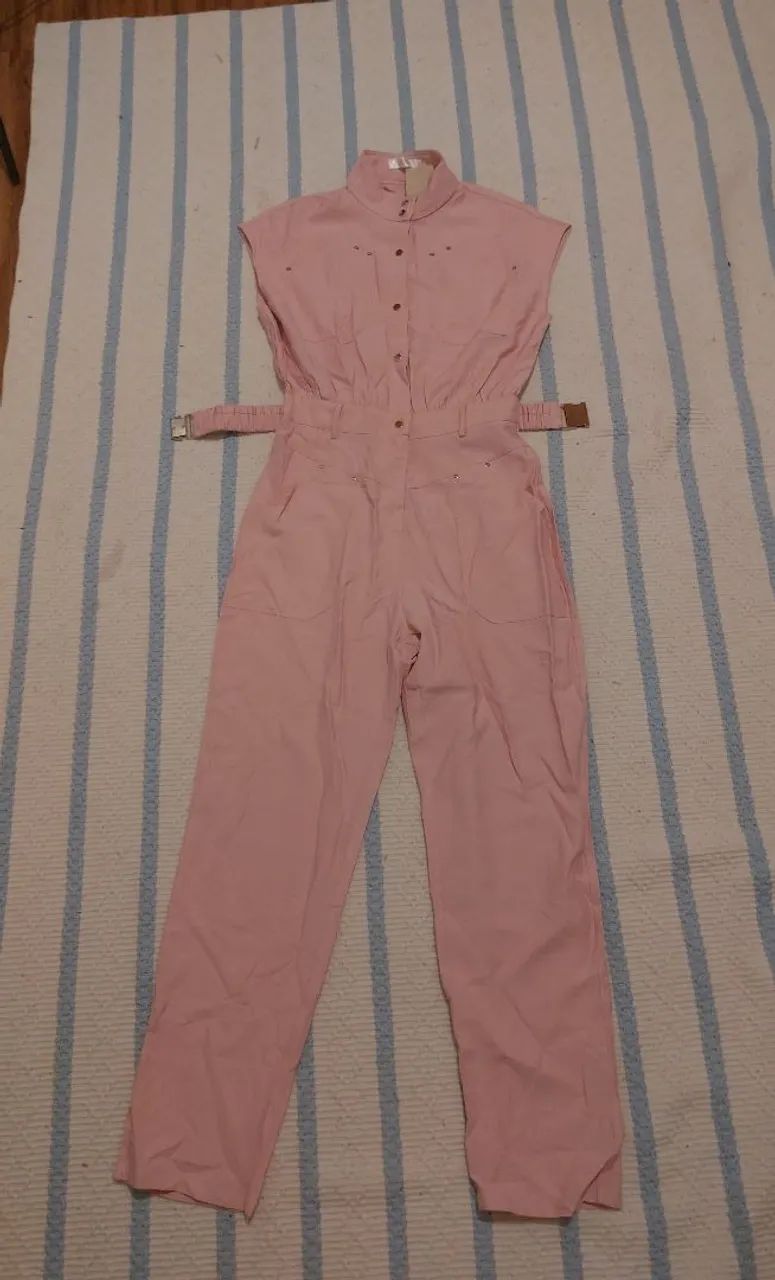 Macacão rosa bebê com botões 