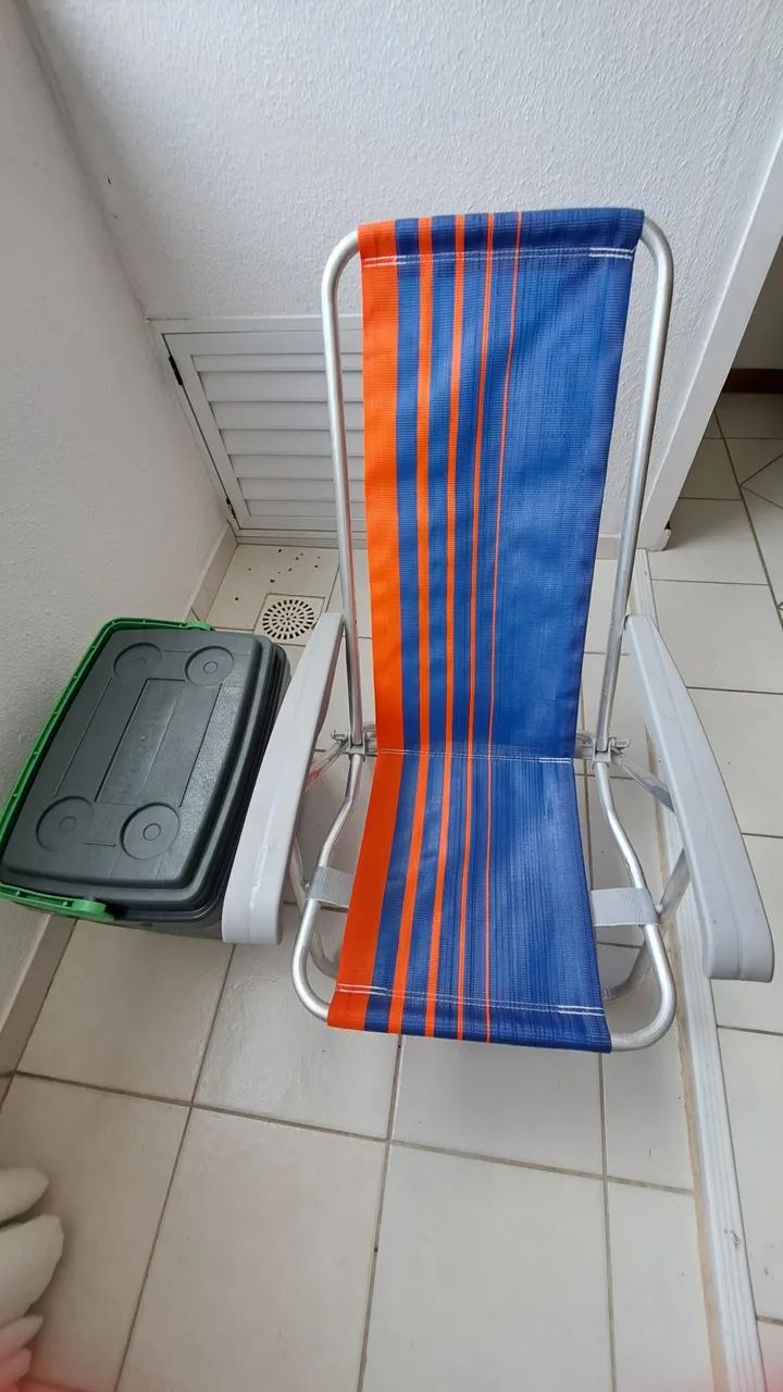Caixa térmica 34Litros e Cadeira de praia Tramontina.