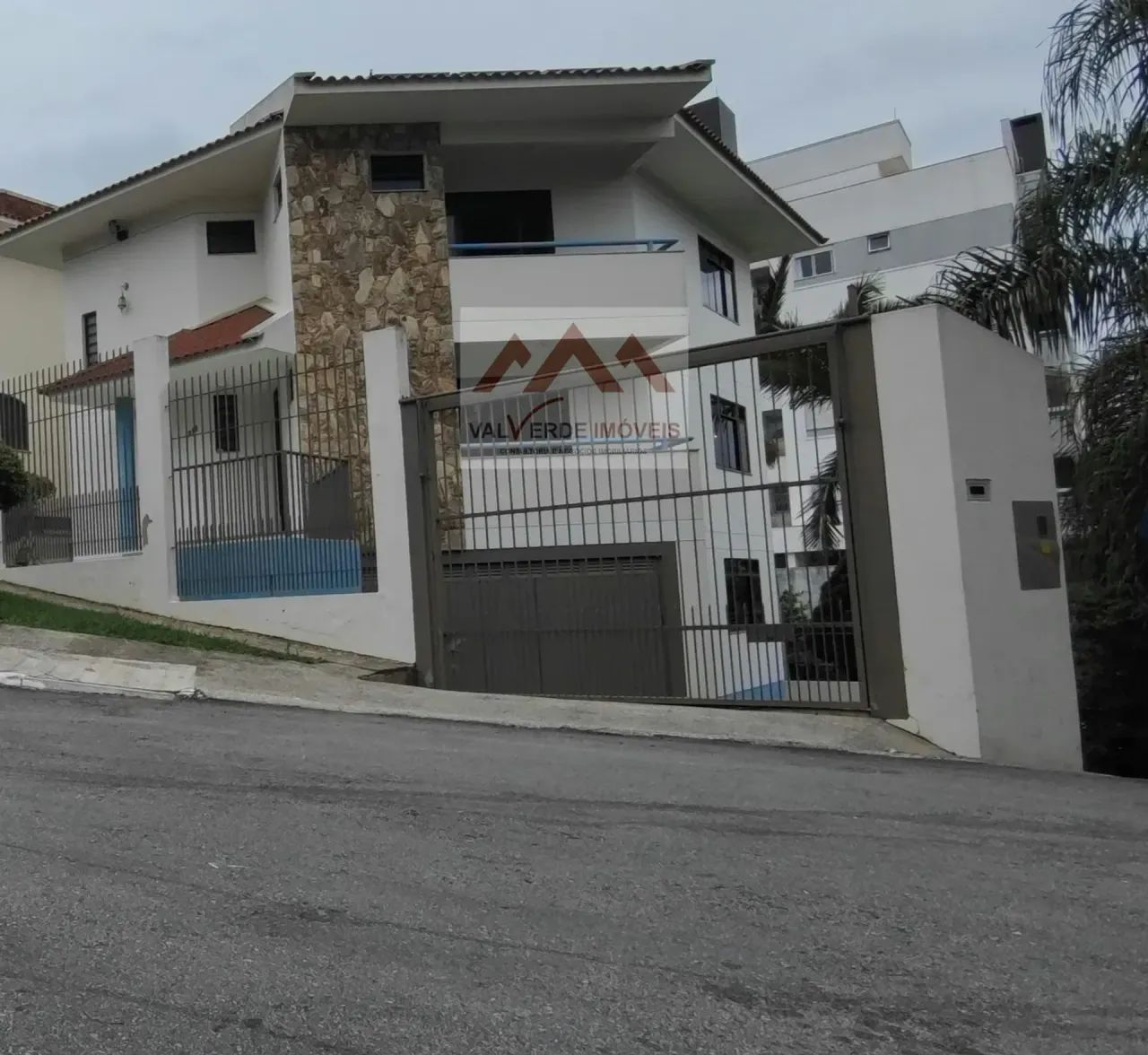 Casa para venda com 5 quartos em Abraão - Florianópolis - SC