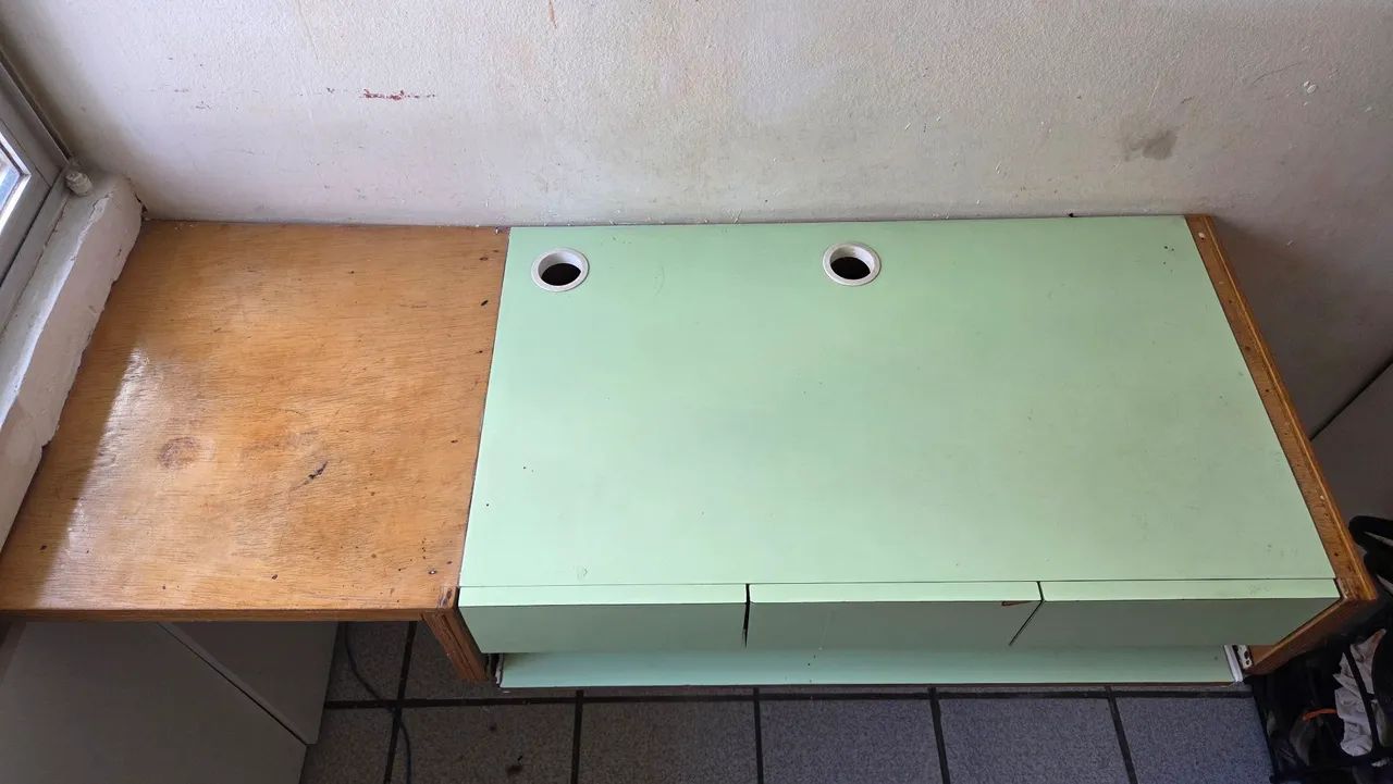 Mesa com gaveteiro (fixação na parede) - Foto 5