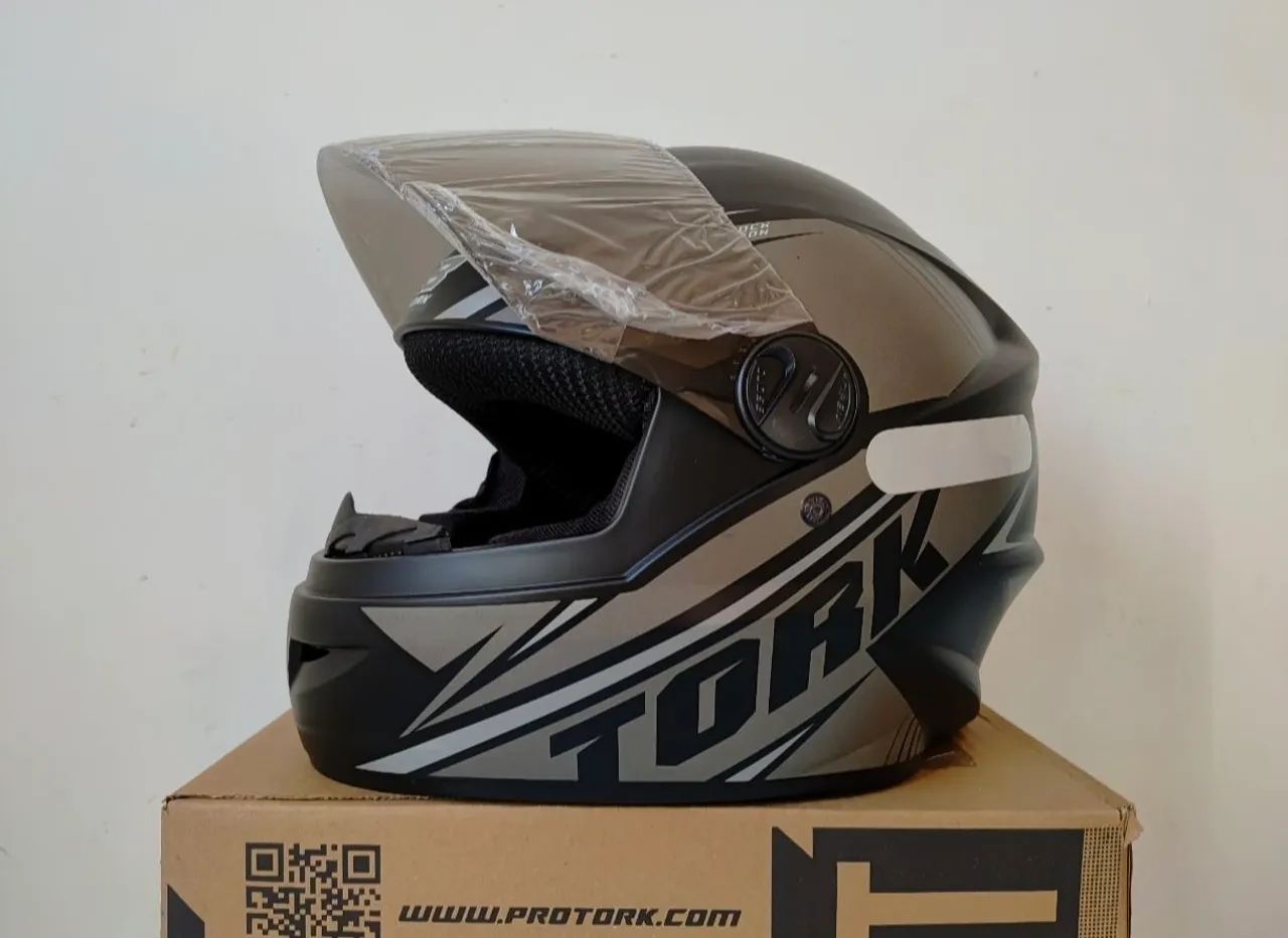 Capacete R8 Novo, Tamanho 58 A VISTA  - Foto 3