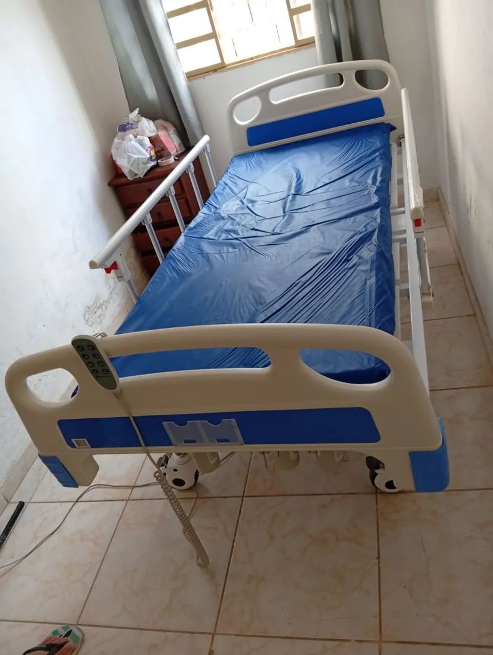 Cama hospitalar eletrônica com colchão e nota fiscal.