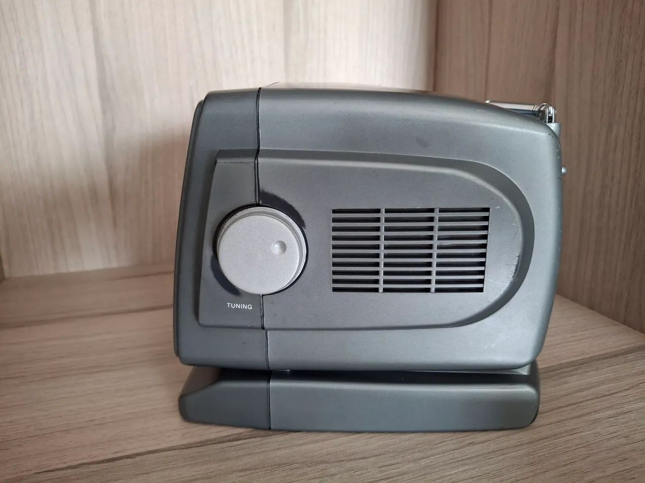 TV PORTÁTIL DE TUBO 5" POLEGADAS C/ RÁDIO AM/FM - Foto 3