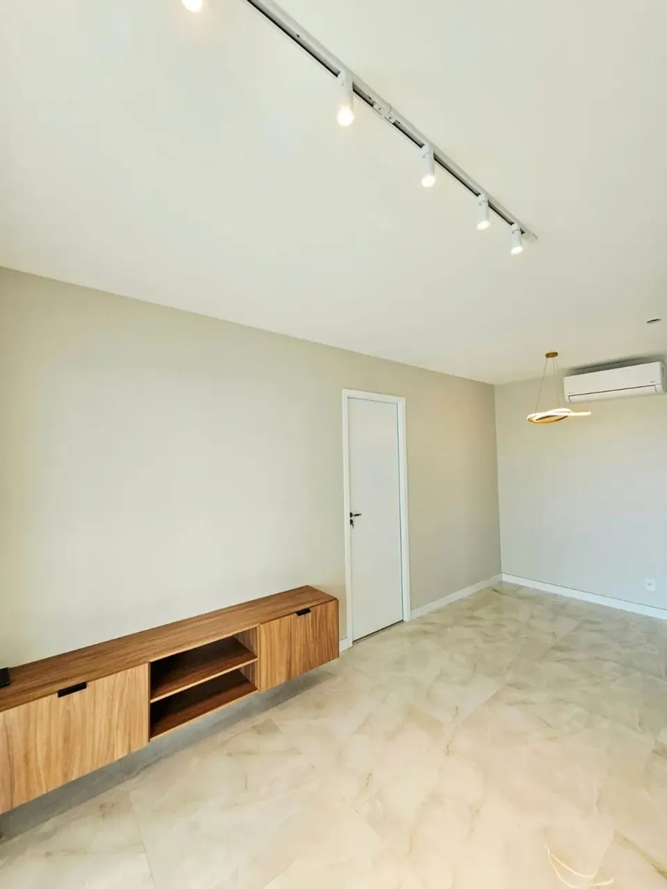 Silvia - Aluguel R$ 10.000,00 Condomínio  Le Boulevard  Três Suites com 02 vagas de garage - Foto 2