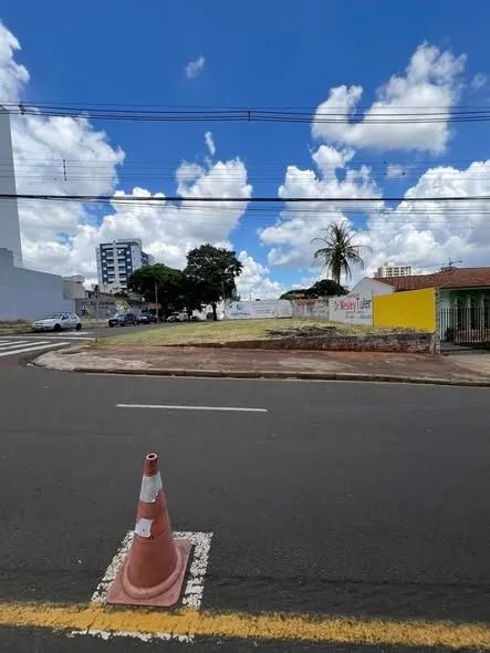 Terreno comercial de frente para Unicesumar Maringá  - Foto 3