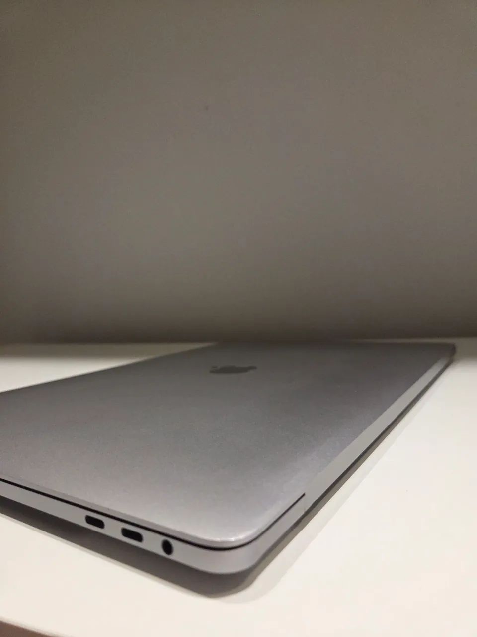 MacBook Pro 16 Intel Core i7 | 16GB RAM | SSD 256GB | Touch Bar