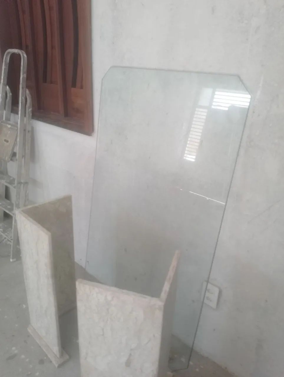 Mesa de vidro com base em mármore bege Bahia  - Foto 2