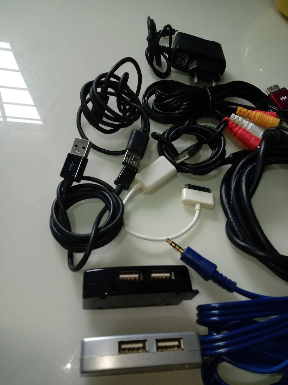Tô vendendo esses cabos de celular  - Foto 2