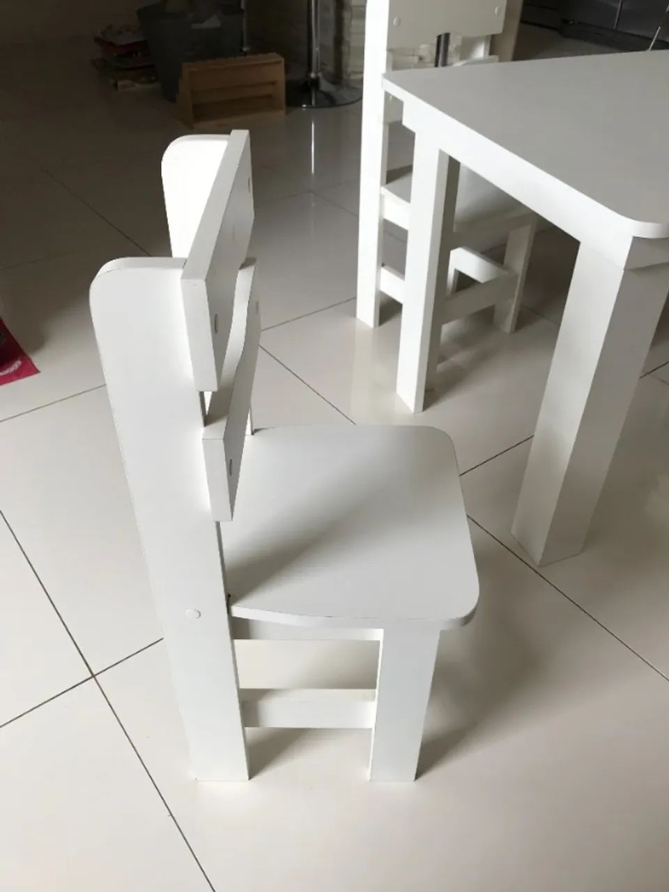 Mesa Infantil com 04 cadeiras MDF Branco Laminado - Foto 3