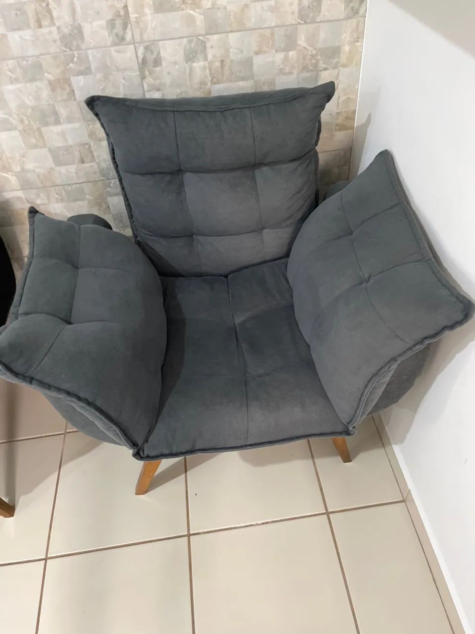 Duas Poltronas 250 cada uma  - Foto 2