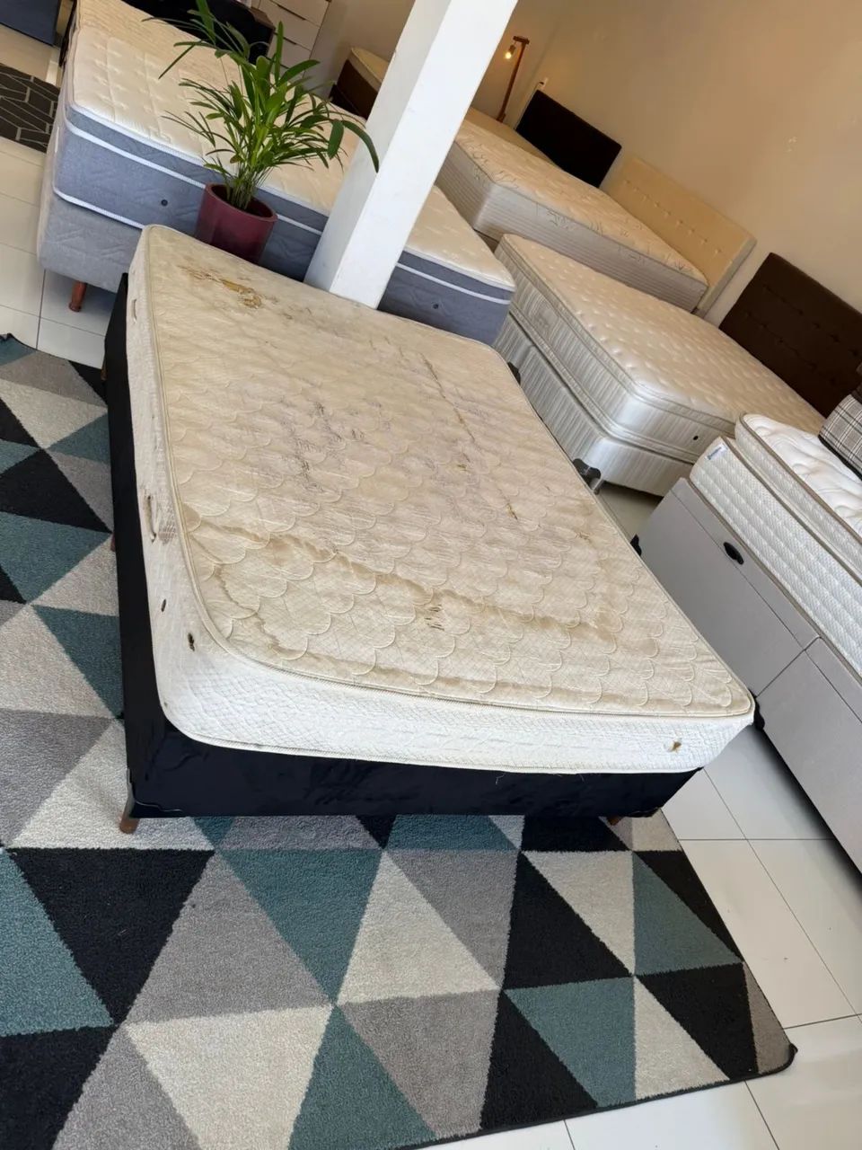 Cama de Casal USADA BASE + COLCHÃO MOLAS - Entrego!  - Foto 5