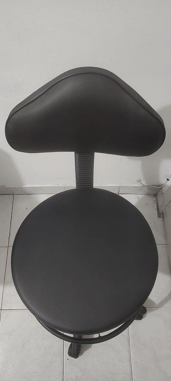 Assento/Cadeira Giratória (Mocho) com Regulagem de Altura e em Perfeito Estado - Foto 3