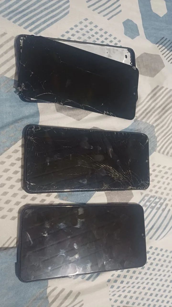 Vendo 3 celulares com defeito der sua proposta