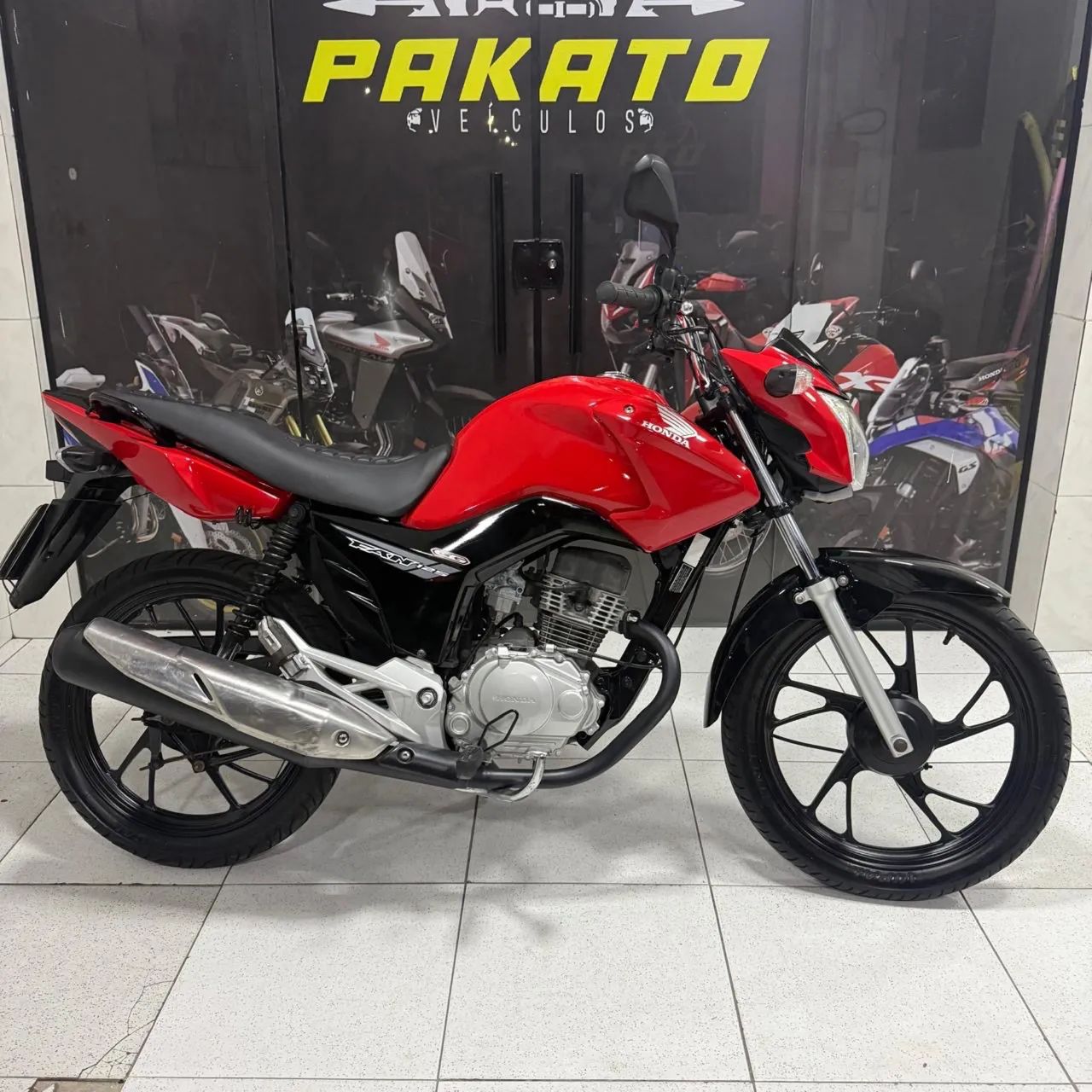 FAN 125 ES TRANSFORMADA ANO 2014