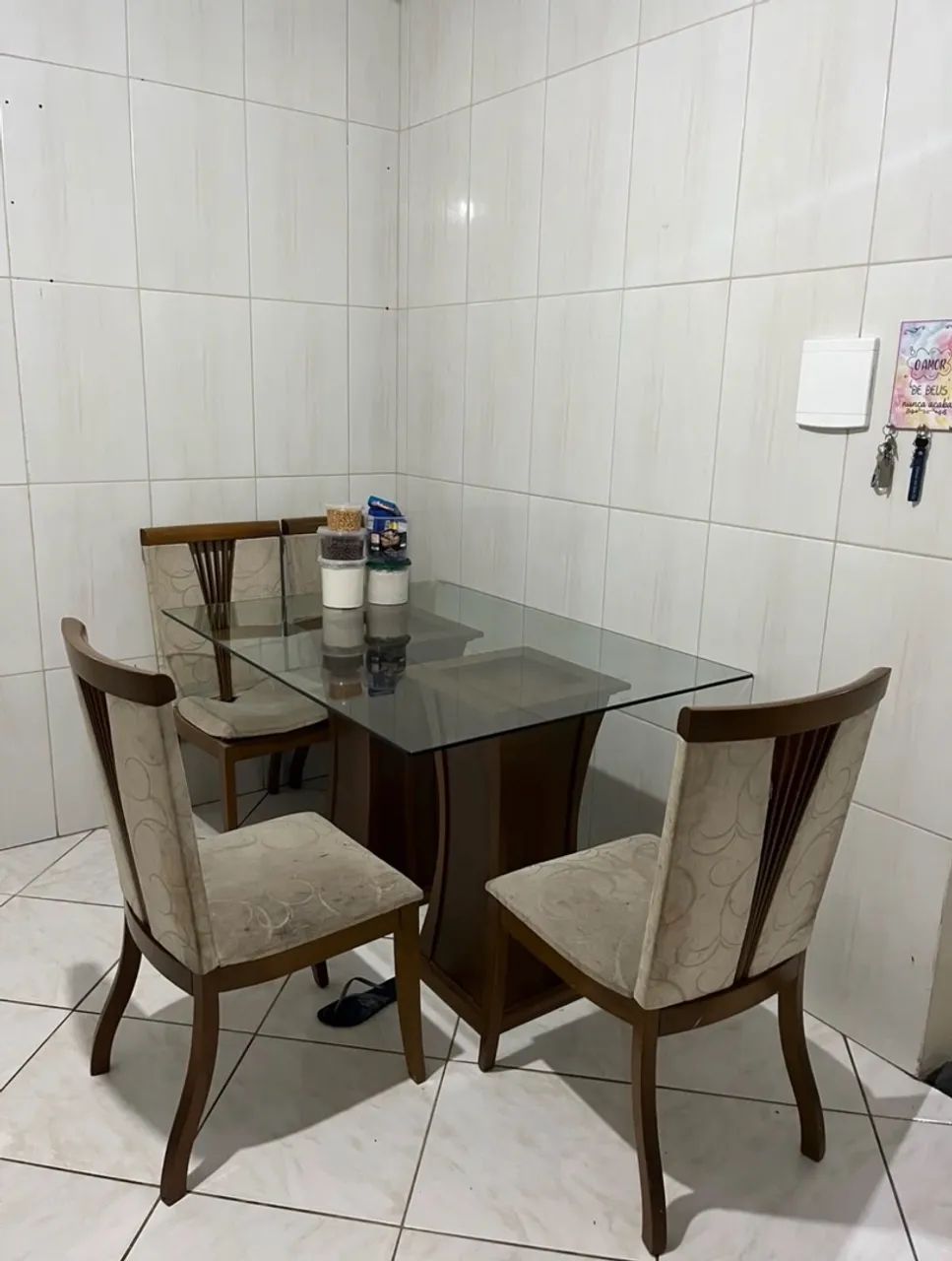 MESA E CADEIRAS