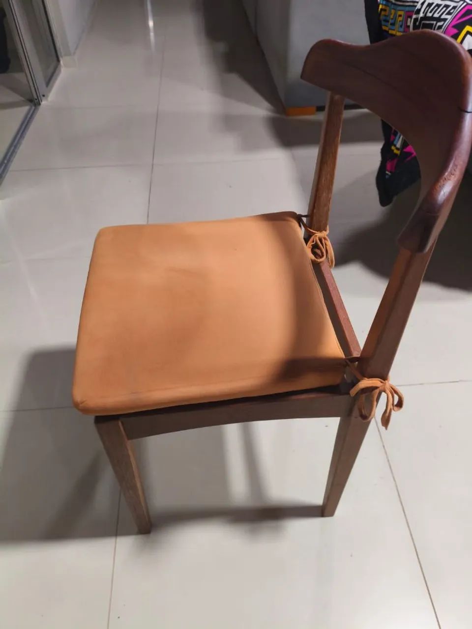 Vendo conjunto de 6 cadeiras em madeiras - Foto 2
