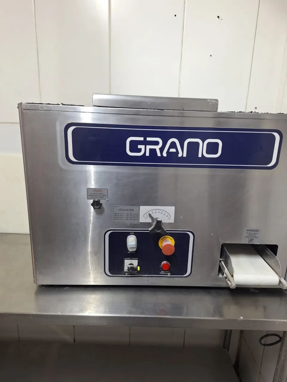 Vendo divisora automática de massa/pizza da Granomac com capacidade de até 30kg.