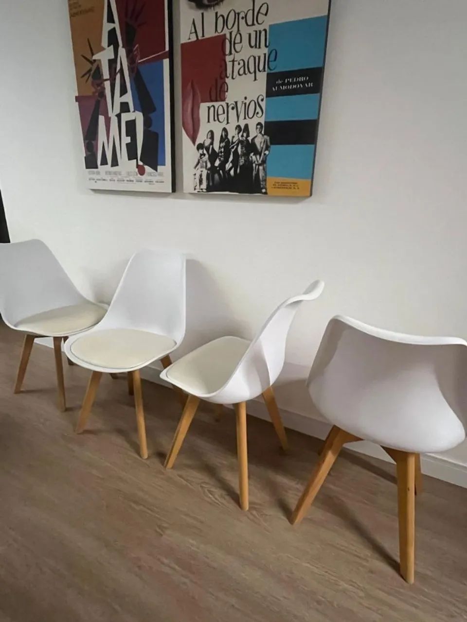 Jogo de mesa com quatro cadeiras - Foto 4