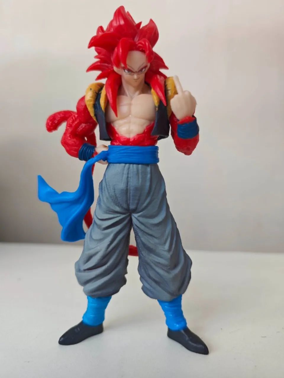 Boneco Gojeta SSJ4 15cm com par de mãos extras Novo