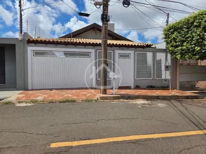 CASA TÉRREA IMPECÁVEL