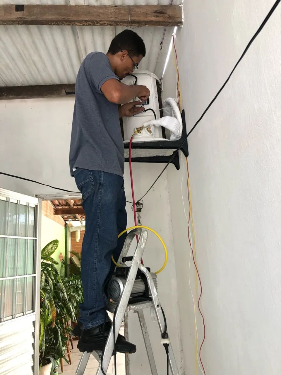 Instalação e manutenção de ar-condicionado. - Foto 2