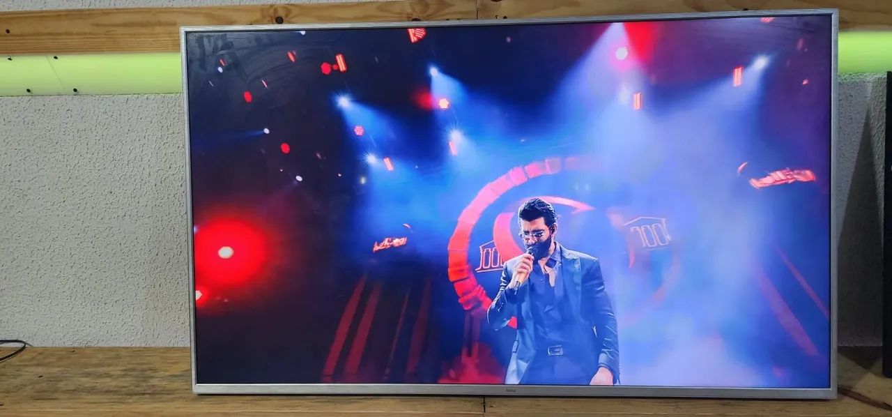 TV 60 polegadas smart 4k com cabo controle todos apss YouTube e Netflix é d mais  - Foto 5