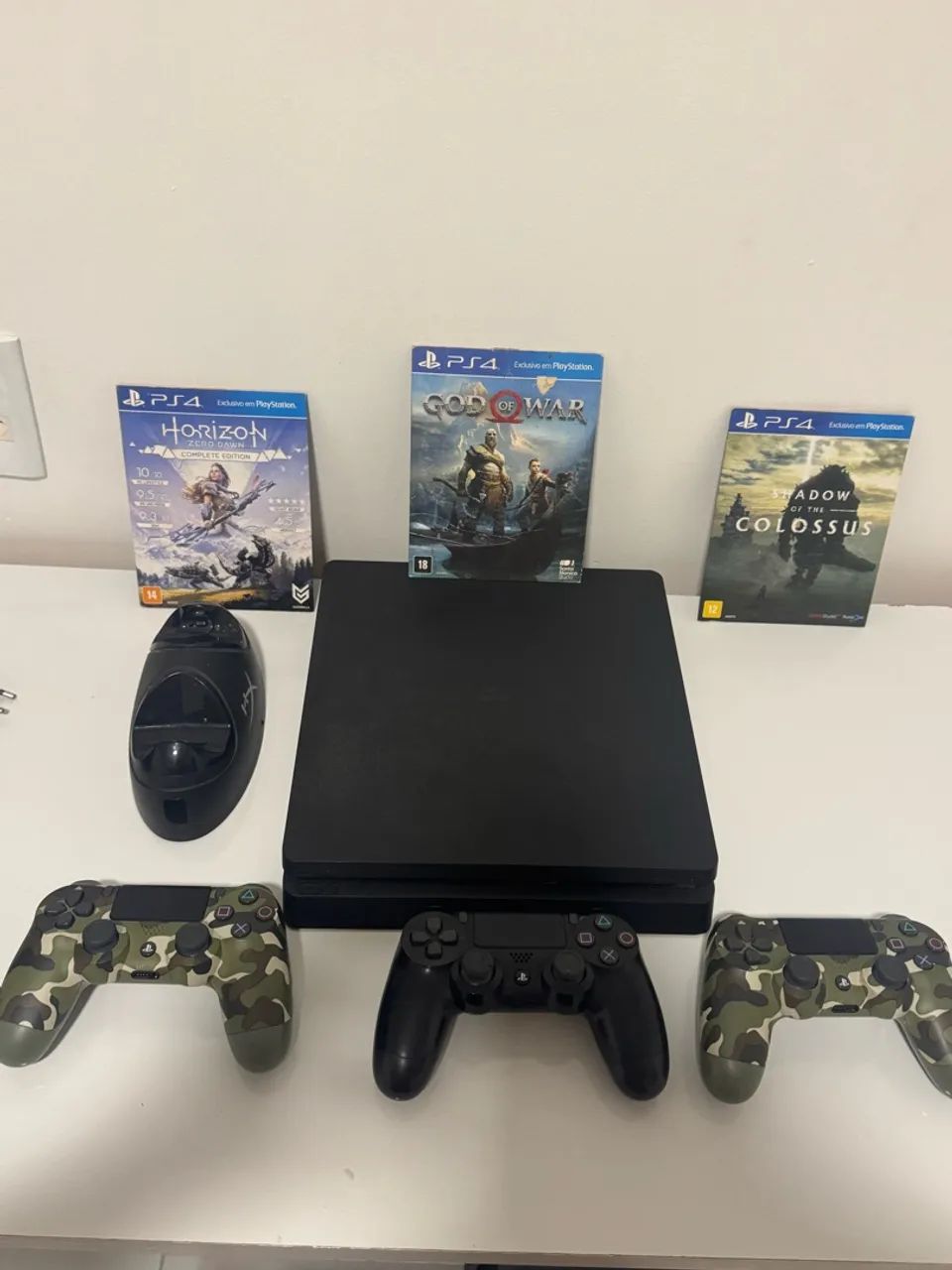 Vendo ps4 slim 1 TB em excelente estado e funcionando perfeitamente 