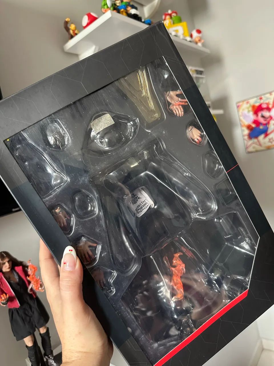 HOT TOYS SCARLET WITCH - Foto 4