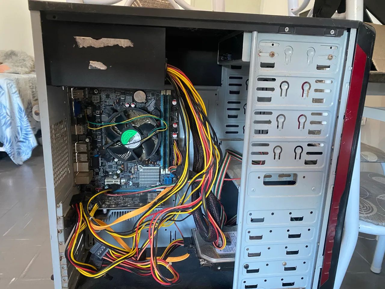 Retirada de peças TV e CPU Computador