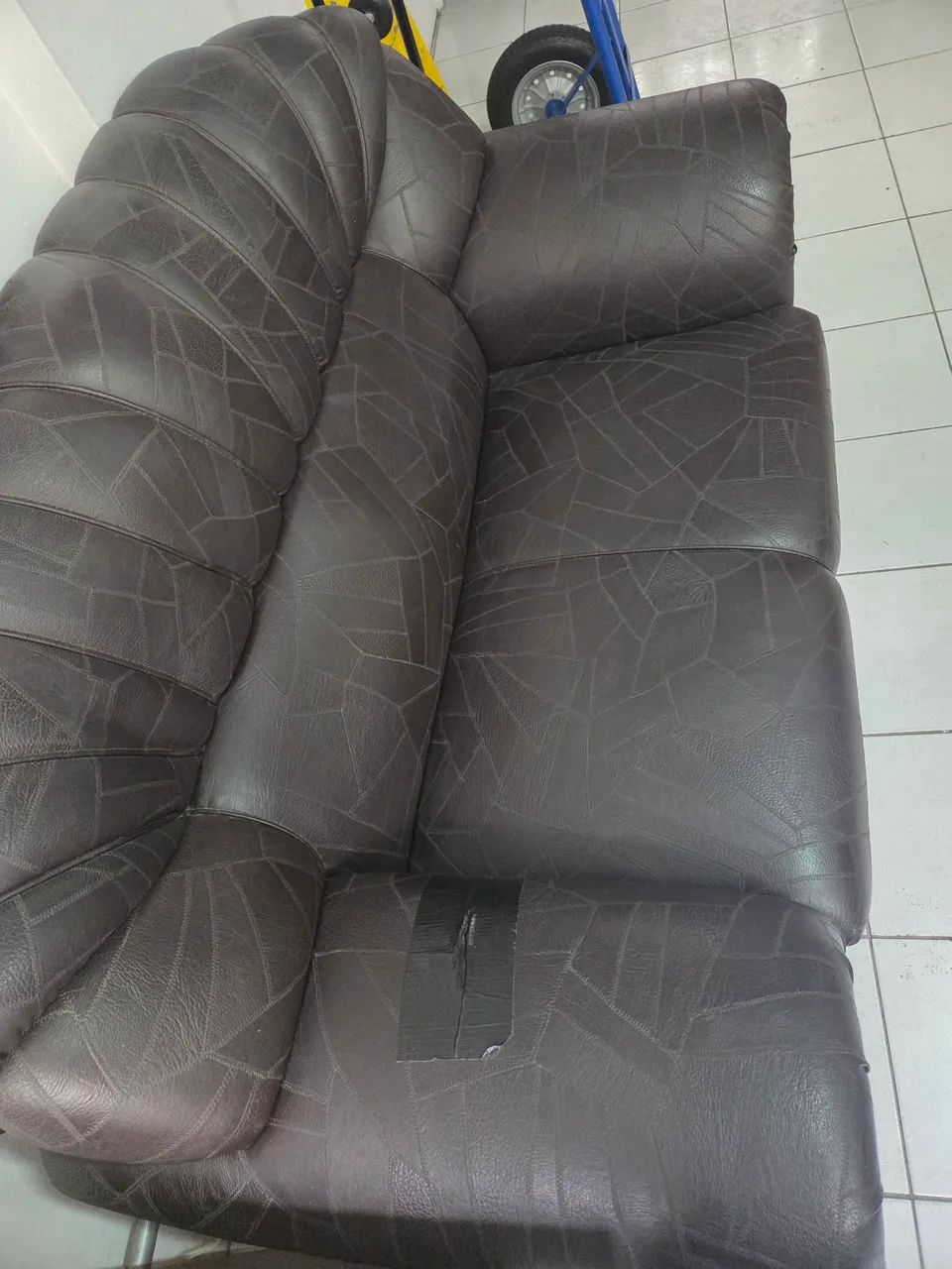 Sofá de couro 2 lugares aceito ofertas - Foto 5