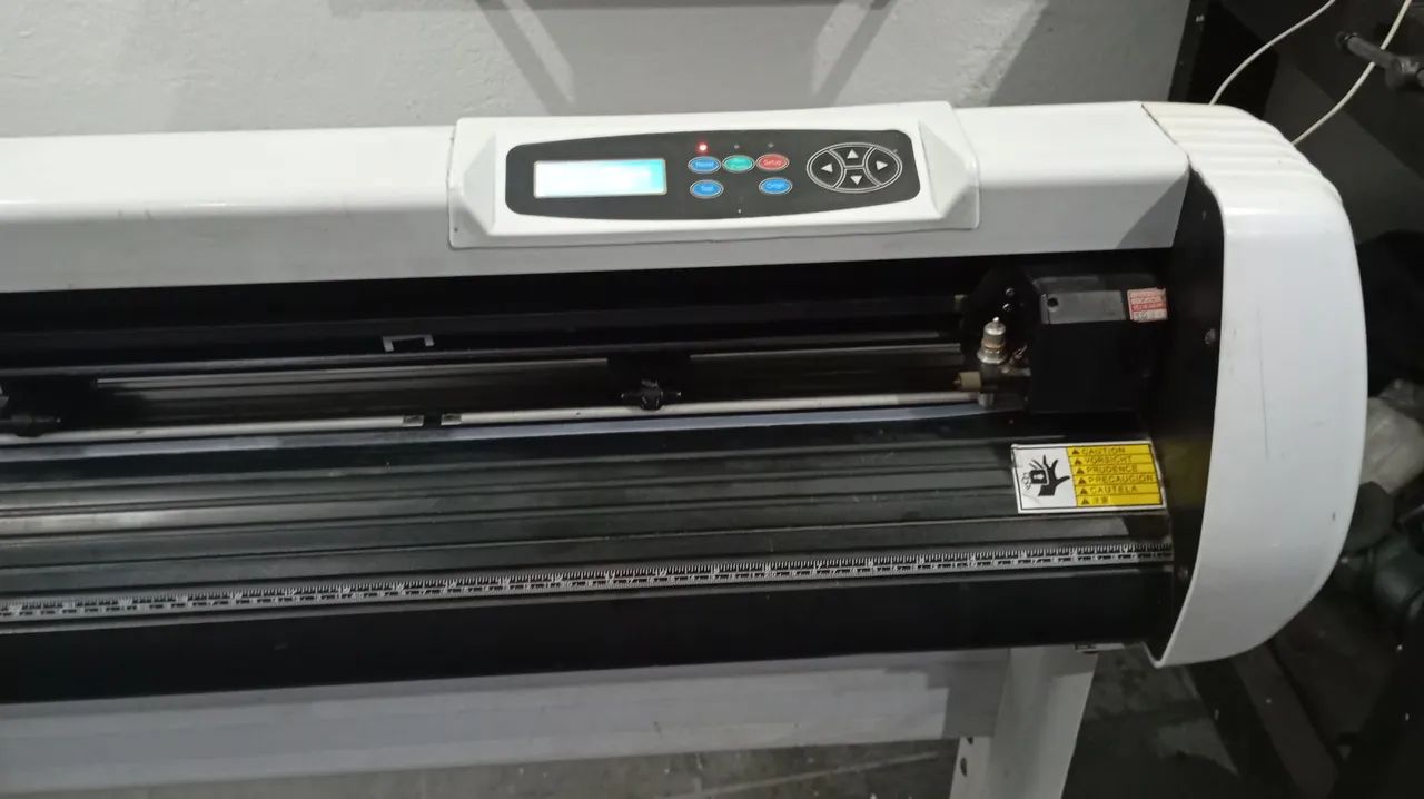 Plotter Recorte boca 135cm com mira laser + base.