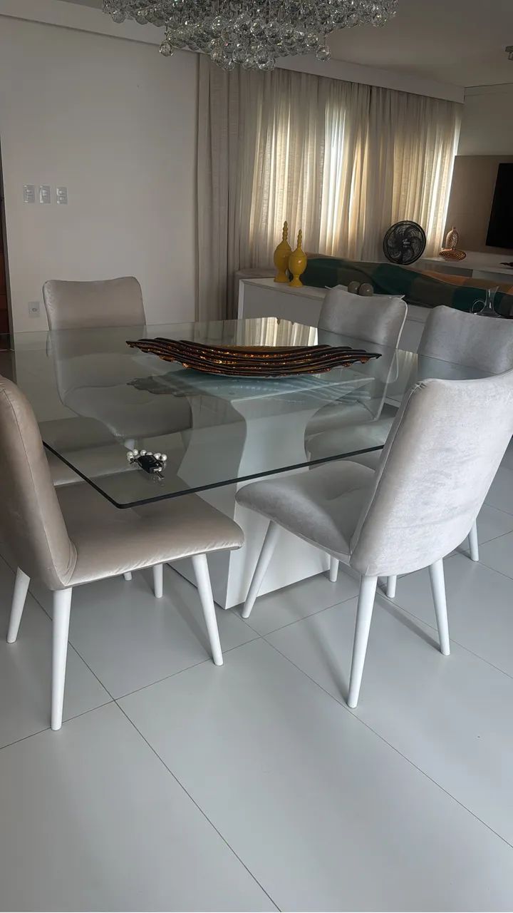 Mesa de vidro com 6 cadeiras 