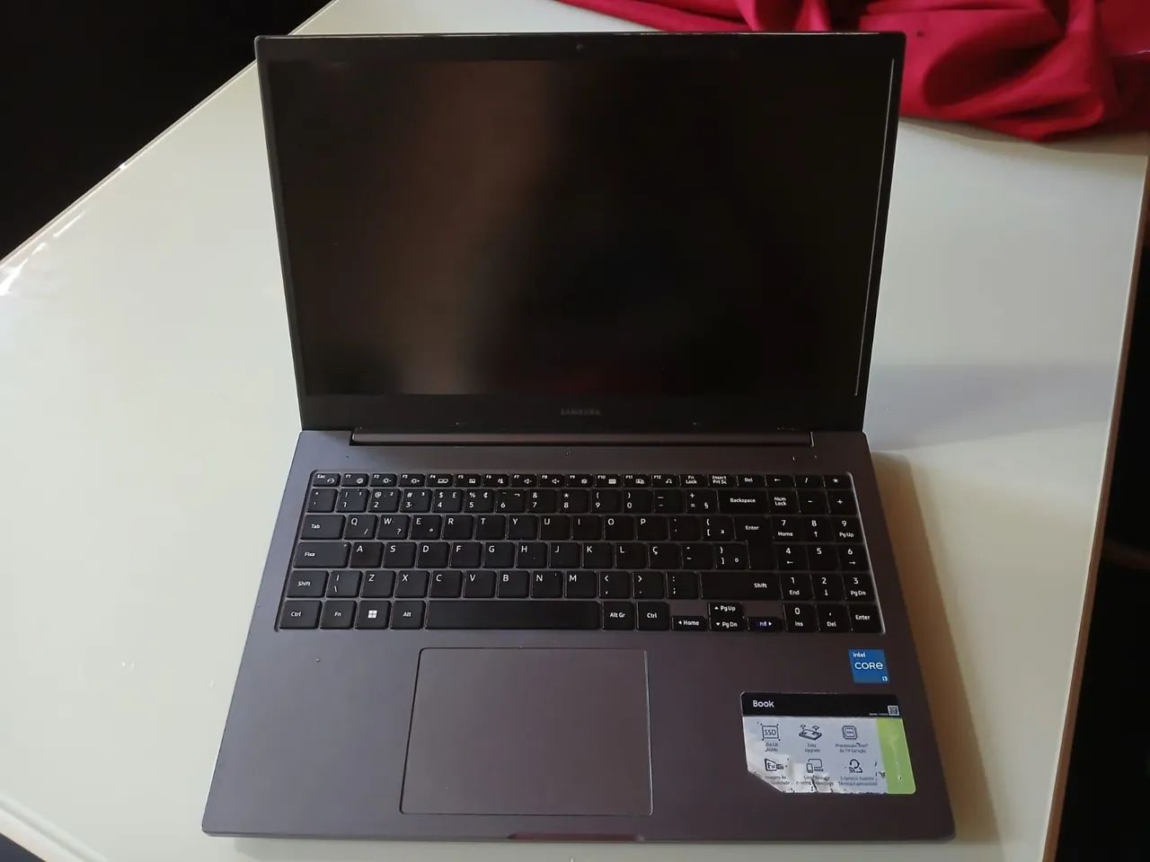 Vendo notebook Samsung com apenas a bateria viciada.