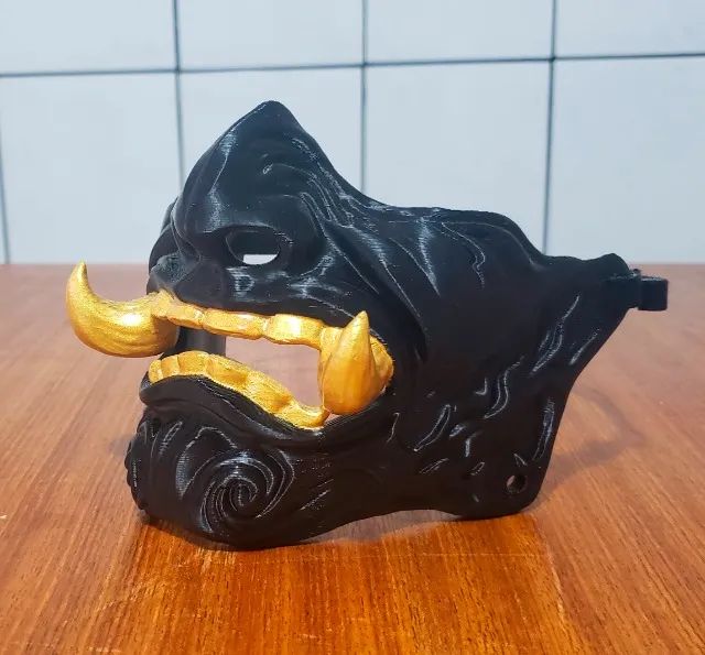 MÁSCARA SAMURAI ONI - PRETO E DOURADO - Foto 2