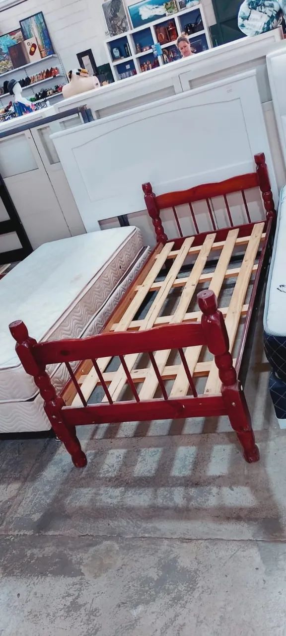 Cama Solteiro de Madeira