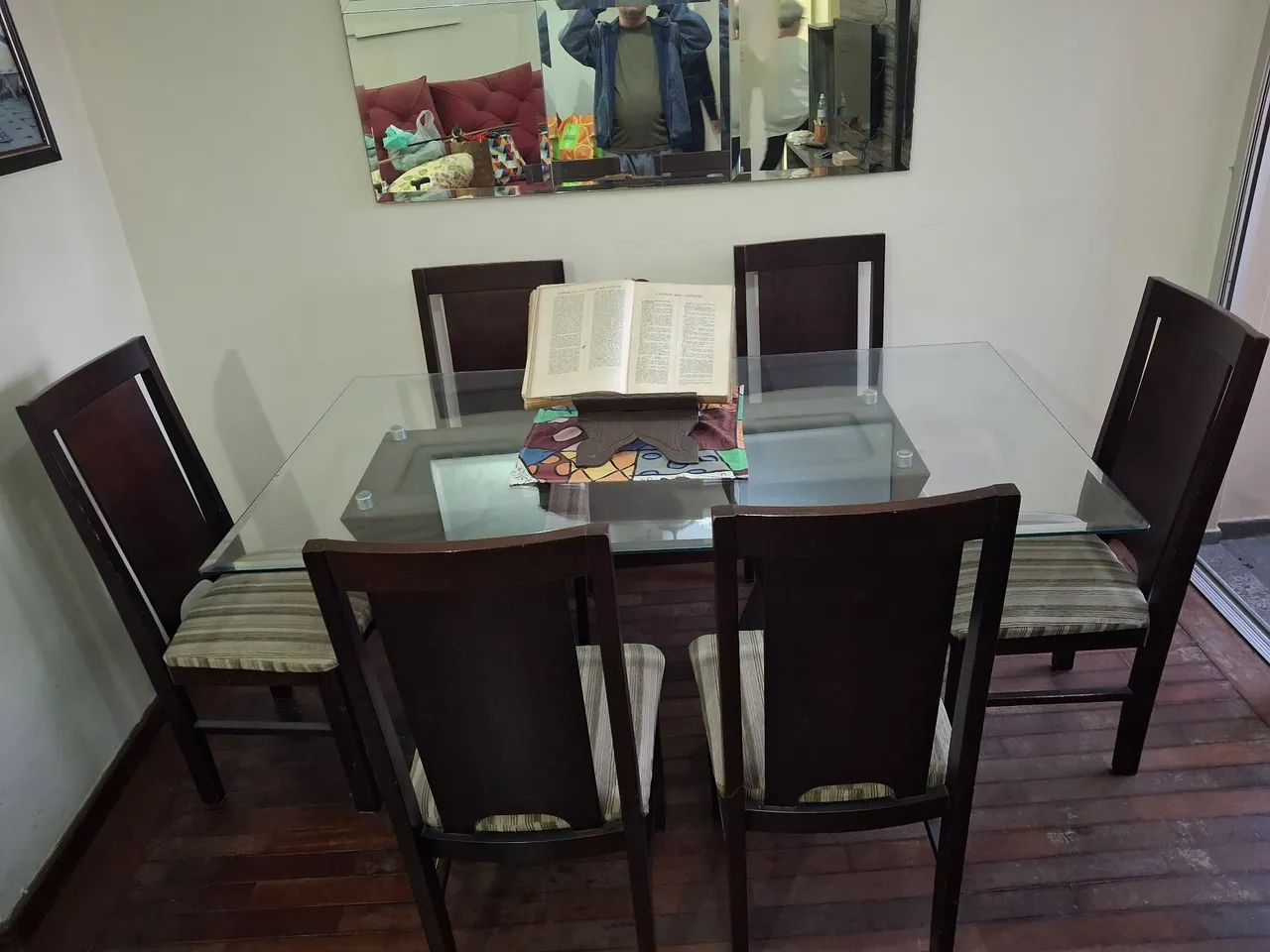 Mesa de vidro + 06 cadeiras - Foto 2