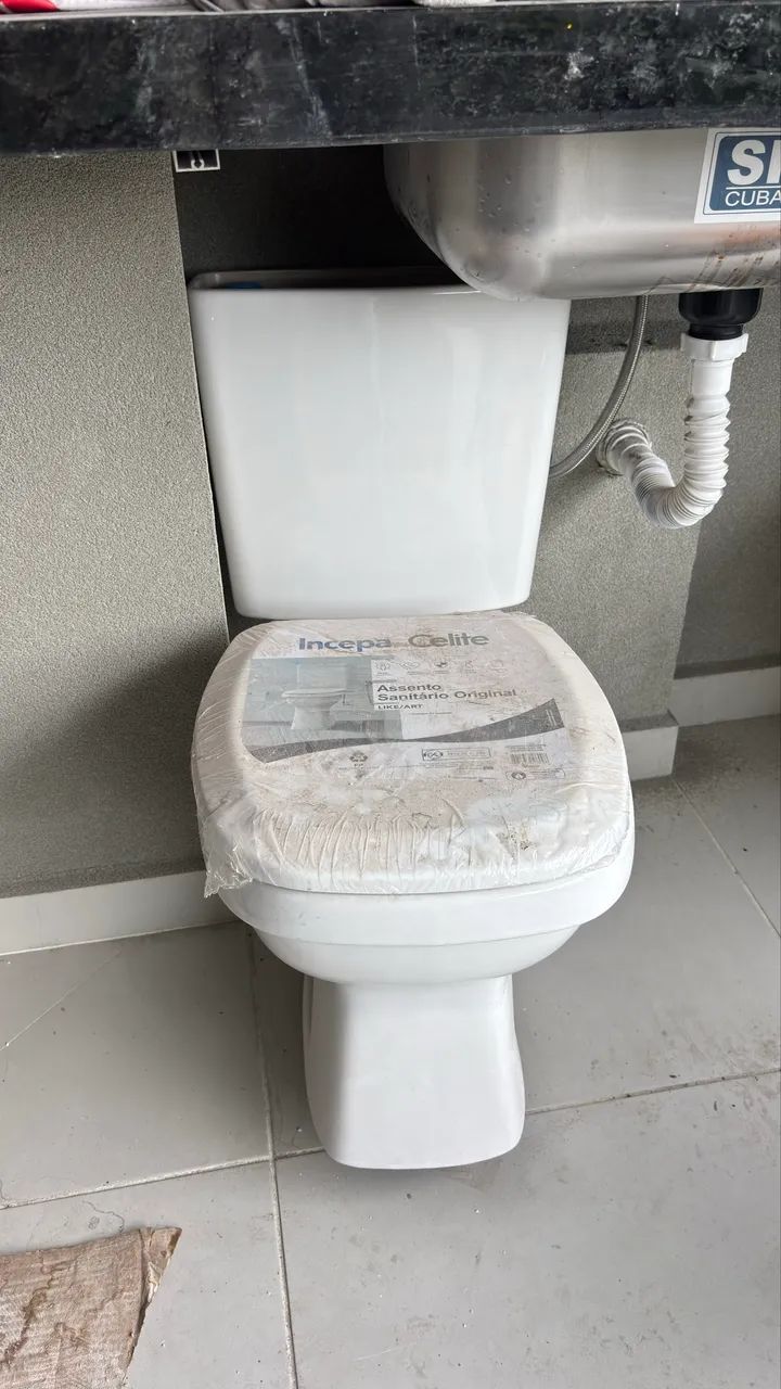Vaso sanitário com caixa acoplada NOVO