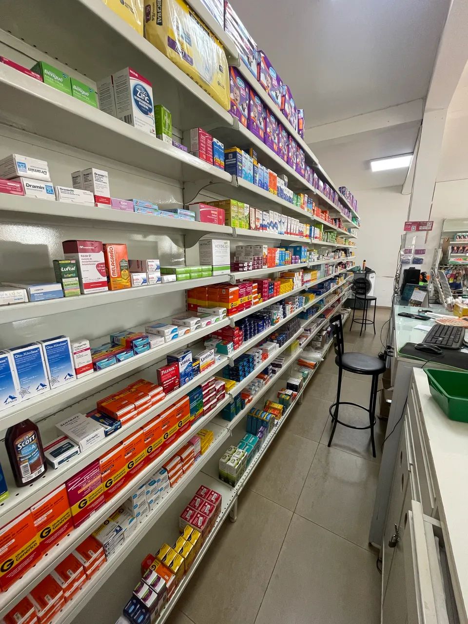 Drogaria farmácia a venda - estoque + estrutura + ponto comercial - Foto 2