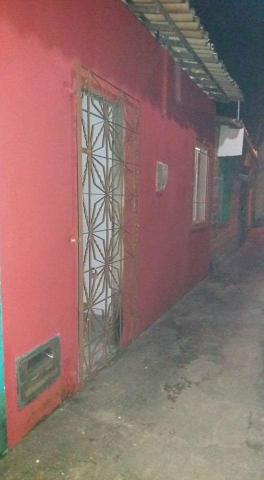 VENDE-SE uma CASA na Colônia 13