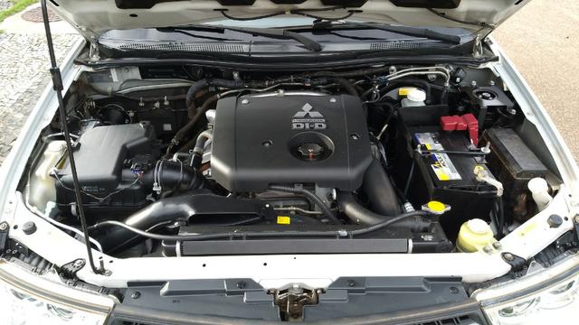 Pajero Dakar 3.2 HPE, 7 lugares, na cor branca. 2013/2014 - Foto 15