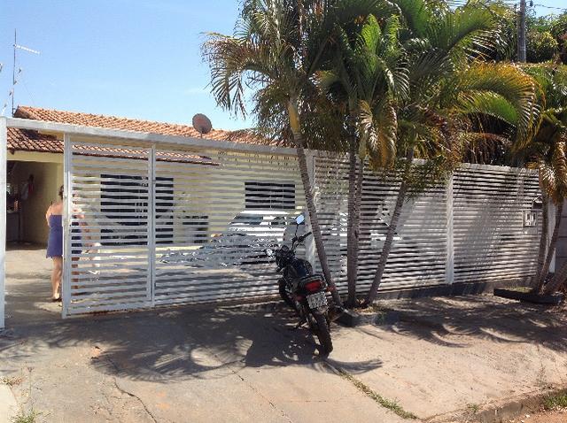 Casa em caldas na laje,piscina,barracao no fundo com divisão,bem localizada Itaguaí.