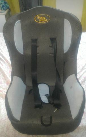 Vendo cadeirinha de criança pra veículo e um bebê conforto - Foto 2