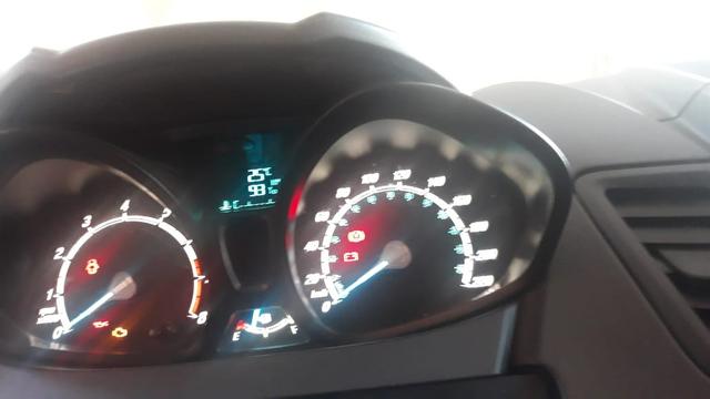 Ford Fiesta 2014, segunda dono, 50mil km - Foto 5